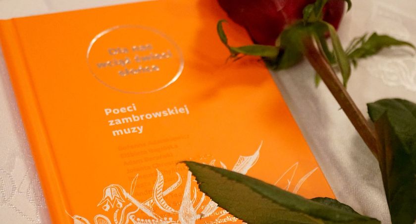 Wiersze zambrowskich poetów w tomiku „Dla nas wciąż świeci słońce. Poeci zambrowskiej muzy” ujrzały światło dzienne [FOTO]