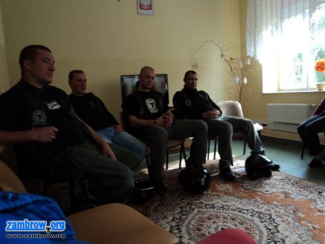 Żubry z wizytą w Powiatowym Ośrodku Wsparcia