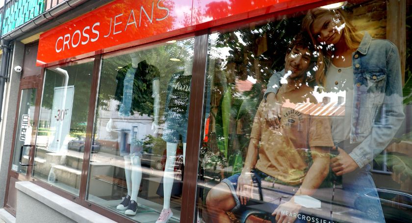 Najmodniejsze jeansy dostępne również w Zambrowie. Zapraszamy do nowo otwartego sklepu CROSS JEANS! [FOTO]