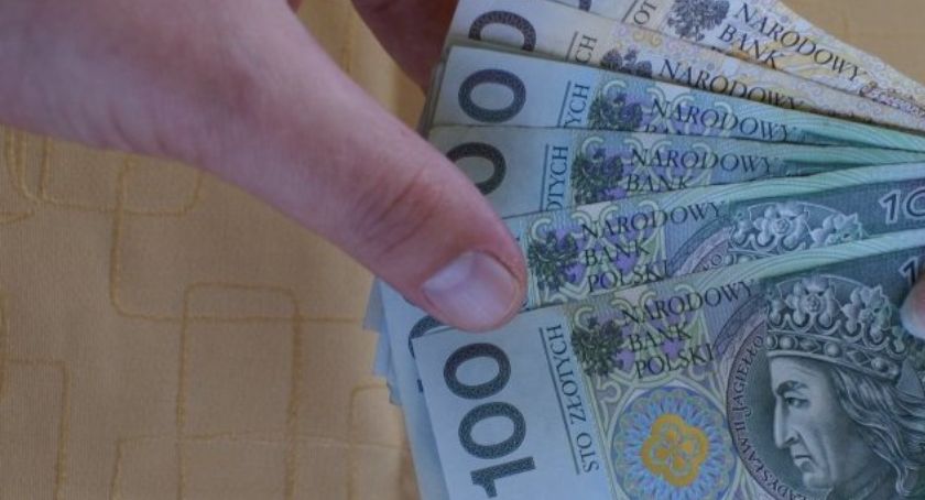 Mówiły, że są z wodociągów i okradły 80-latkę