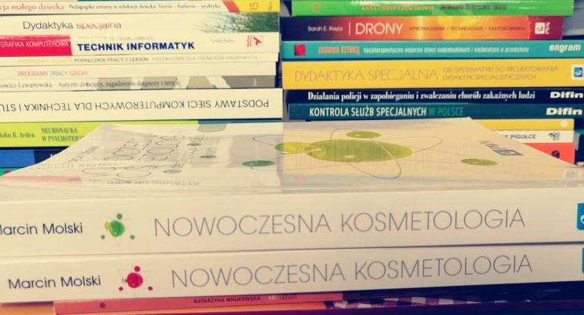 Dział Pedagogiczny miejskiej biblioteki w Zambrowie wzbogacił się o kilkadziesiąt nowości wydawniczych