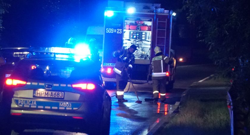 Plama oleju ciągnęła się przez 10 kilometrów. Zanieczyszczone były główne ulice Zambrowa [FOTO]