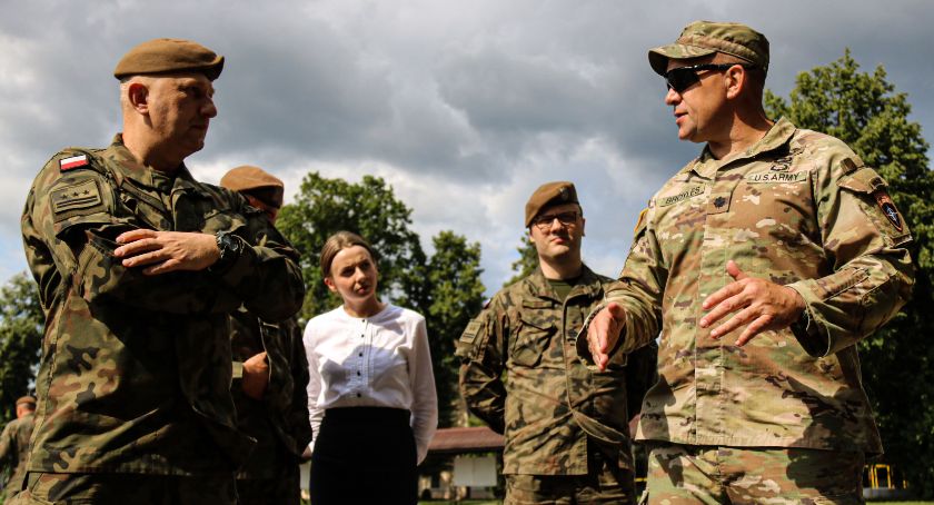 Dowódca Batalionowej Grupy Bojowej NATO z wizytą u podlaskich terytorialsów [FOTO]