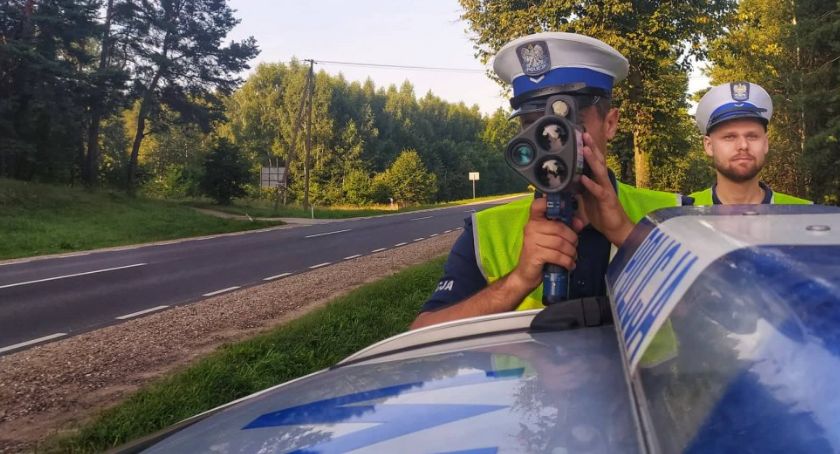 Niemal 1100 skontrolowanych pojazdów i prawie 900 przypadków przekroczenia prędkości [VIDEO]