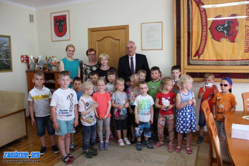 Dzieci podziękowały burmistrzowi za Dzień Dziecka