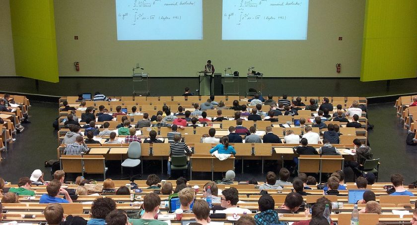 Renta rodzinna dla uczniów i studentów za okres wakacji