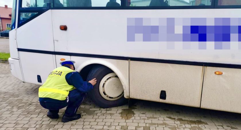 Policjanci kontrolują „Gimbusy” [FOTO]