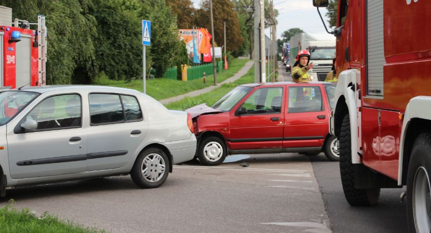 Wypadek na skrzyżowaniu ul. Mazowieckiej z Magazynową. Jedna osoba w szpitalu [FOTO]