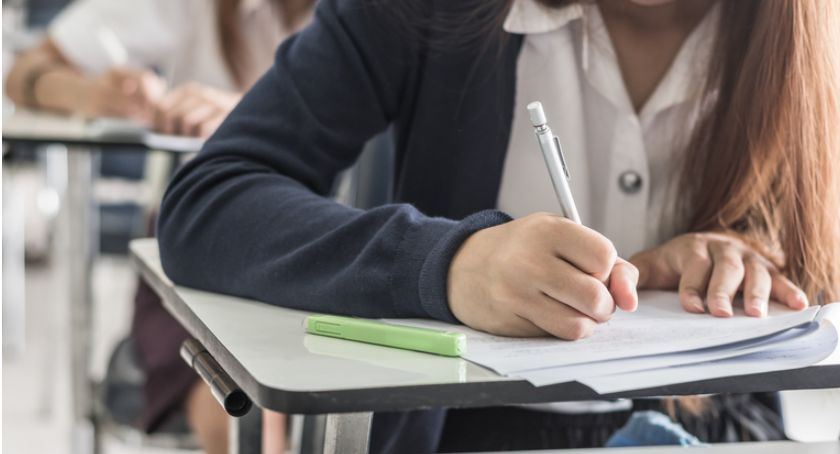 Znamy szczegółowe wyniki egzaminu ósmoklasisty 2021. Która szkoła wypadła najlepiej?