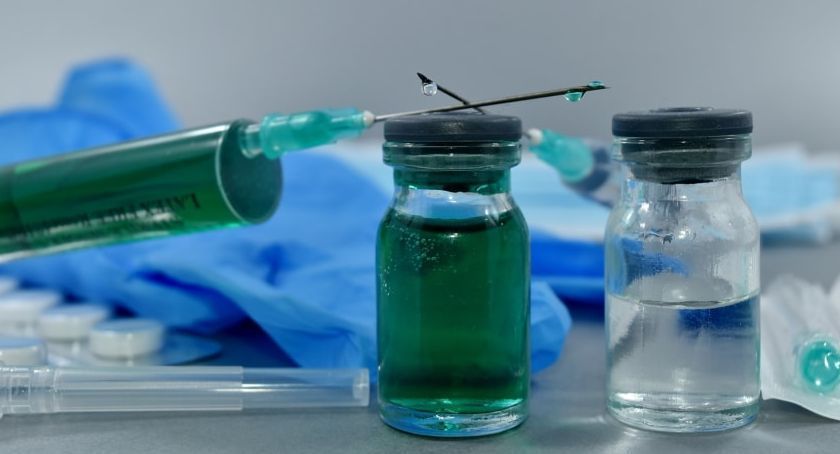 Trzecia dawka szczepionki przeciw COVID-19? Rząd podjął decyzję