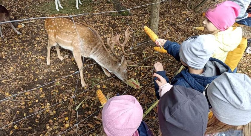 Dzieci z Gminnego Przedszkola w Szumowie na spotkaniu z danielami [FOTO]