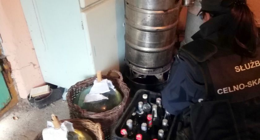62-latek wpadł na nielegalnej produkcji alkoholu [FOTO]