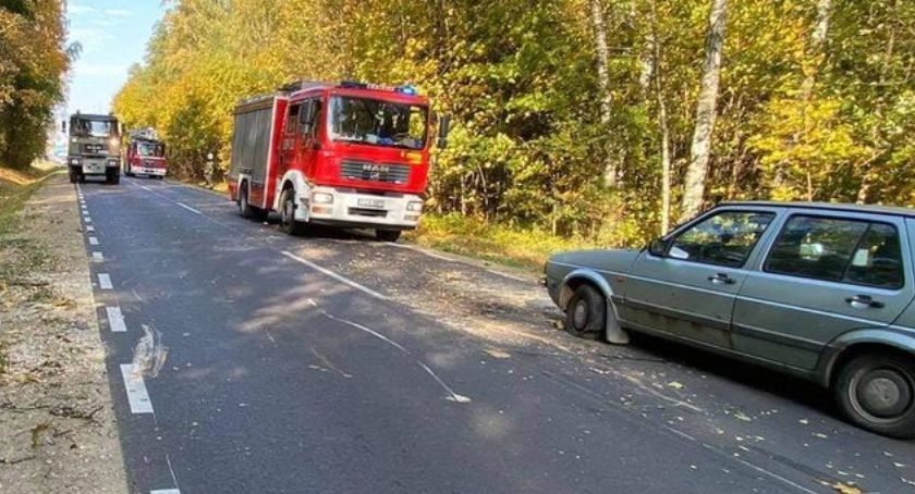 Drzewo przewróciło się tuż przed nadjeżdżający samochód [FOTO]
