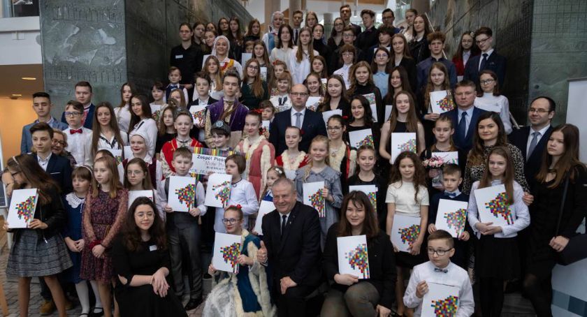 Już tylko do jutra można składać wnioski o stypendia edukacyjne za rok szkolny 2020/2021