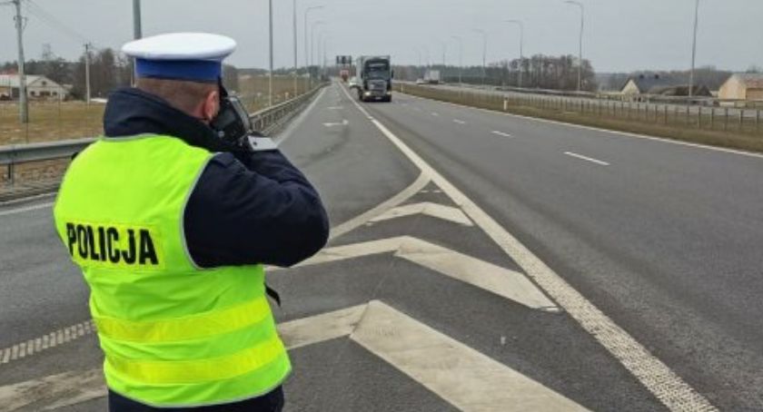 Kierowcy, noga z gazu! Policja prowadzi działania 