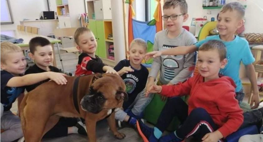 Pani weterynarz i pies Kala gośćmi starszaków z Gminnego Przedszkola w Szumowie [FOTO]