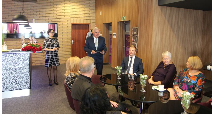 Nagrody burmistrza z okazji Dnia Edukacji Narodowej wręczone! [FOTO]