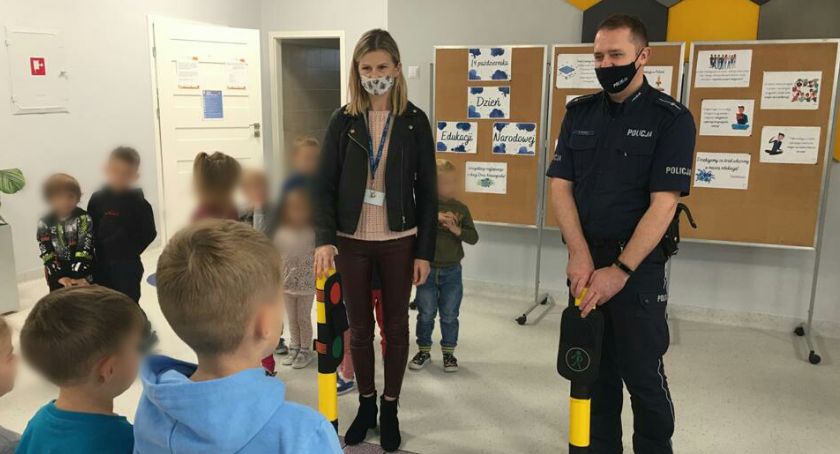 Policjanci spotkali się z przedszkolakami [FOTO]