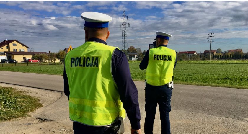 Jechał o 42 km/h za szybko. Na dodatek bez uprawnień
