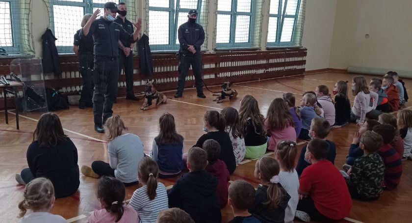 Dzieci z „Czwórki” poznawały niełatwą służbę w Służbie Więziennej [FOTO]