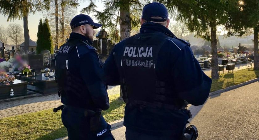 Trzy kolizje drogowe i ani jednego wypadku - policja podsumowała akcję ZNICZ 2021 [FOTO]