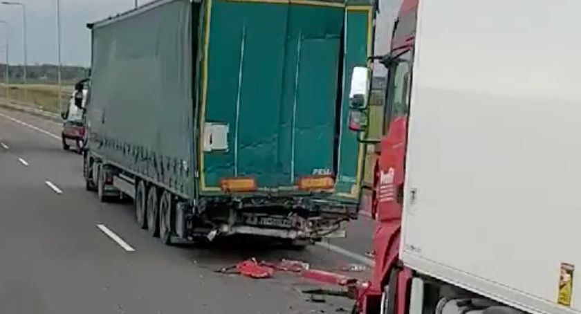 Zderzenie ciężarówek na S8. Dwie osoby ranne [FOTO]