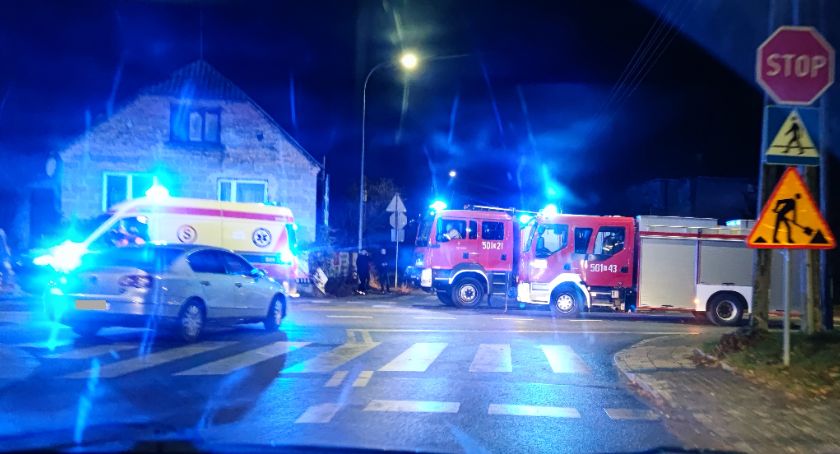 Wypadek na skrzyżowaniu 71PP i Poświątne. Dwie osoby przewiezione do szpitala [FOTO]