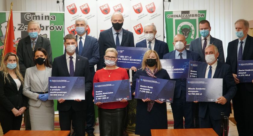 Czeki w ramach Polskiego Ładu trafiły do samorządów powiatu zambrowskiego [FOTO]