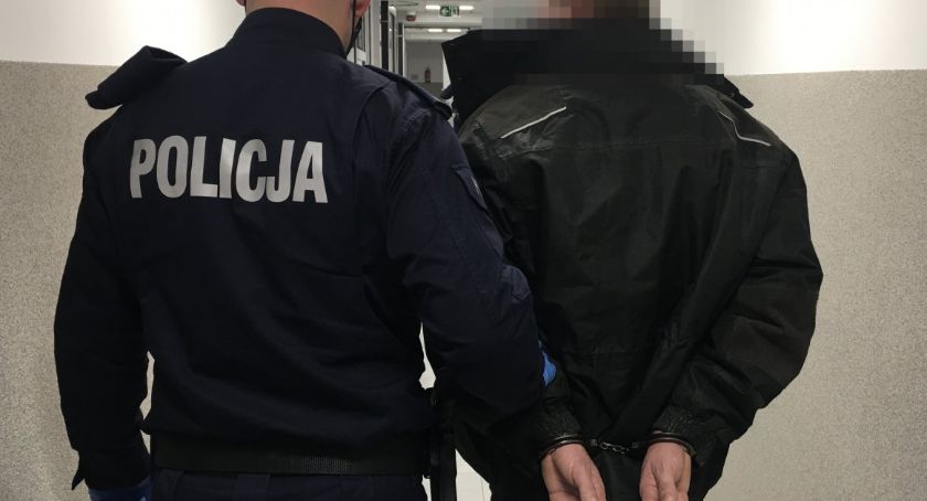 Dwóch poszukiwanych w rękach zambrowskich policjantów