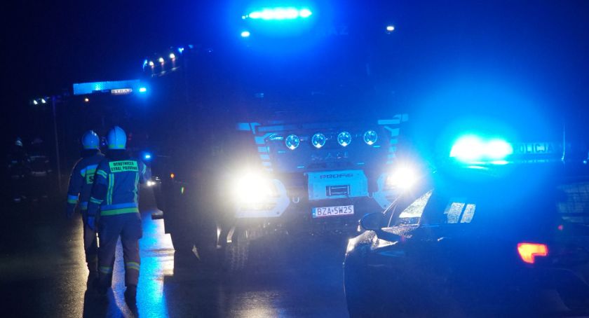 Ciężarówka wjechała w barierki na S8