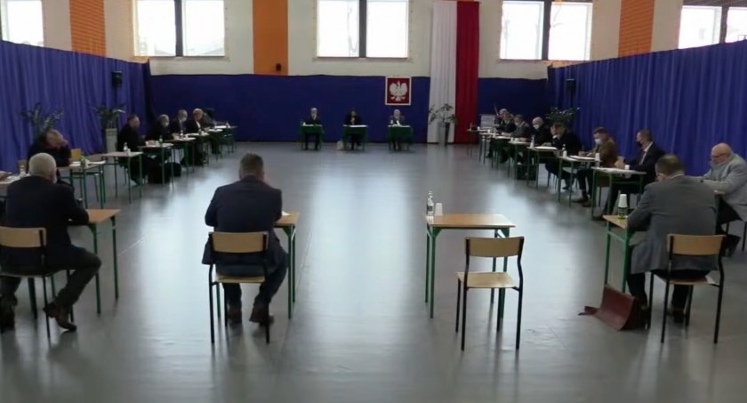 Radni powiatowi przyjęli budżet na 2022 rok [VIDEO]