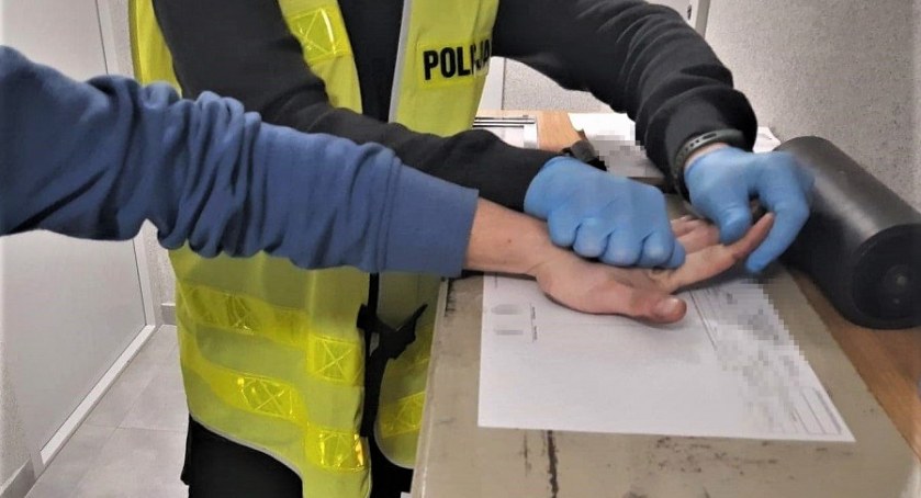 Policjanci zatrzymali trzech mężczyzn, którzy mieli przy sobie narkotyki