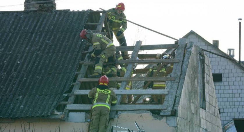 Strażacy walczyli ze skutkami silnego wiatru [FOTO+VIDEO]