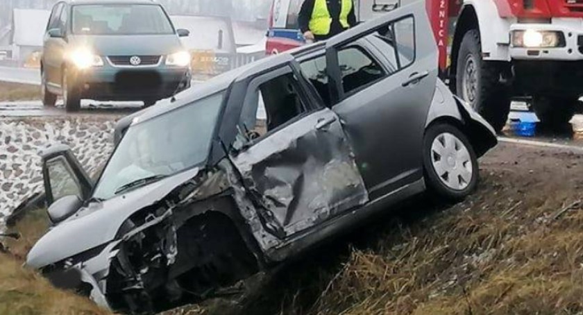 Wypadek na DK 63. Jedna osoba w szpitalu. [FOTO]