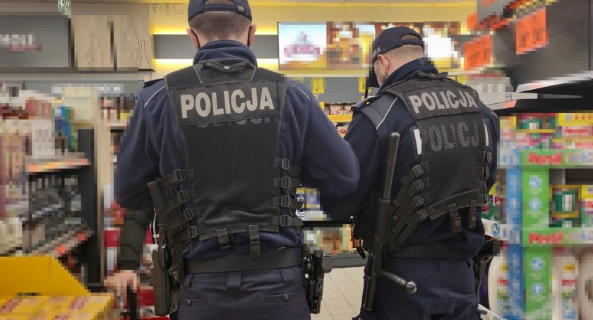 Policjanci sprawdzają zakrywanie ust i nosa [FOTO]