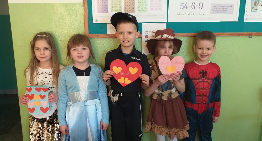 Zabawa karnawałowa w Szkole Podstawowej w Szczodruchach [FOTO]