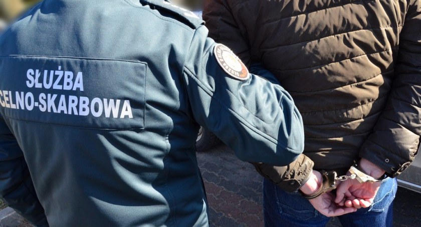 Podlaska KAS zatrzymała członka zorganizowanej grupy przestępczej fałszującej faktury VAT