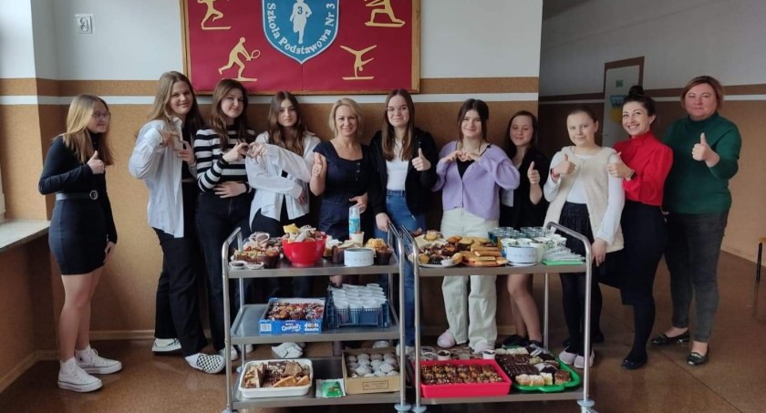 Kiermasz słodkości w SP3 [FOTO]