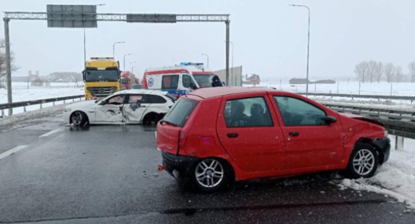 Wypadek na S8. Jedna osoba w szpitalu [FOTO]