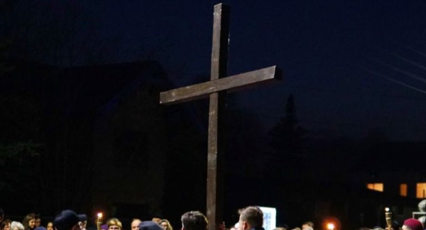 Harmonogram liturgiczny na okres Triduum Paschalnego oraz Świąt Wielkanocnych - wszystkie zambrowskie parafie