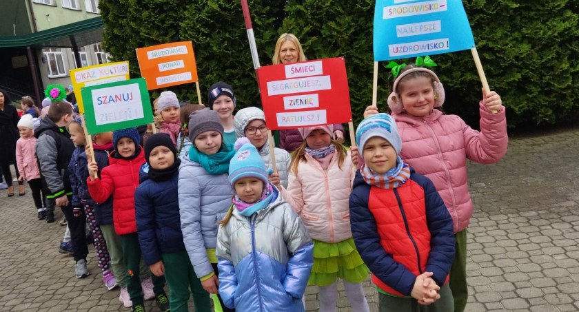 Trójkowicze na happeningu z okazji Dnia Ziemi [FOTO]
