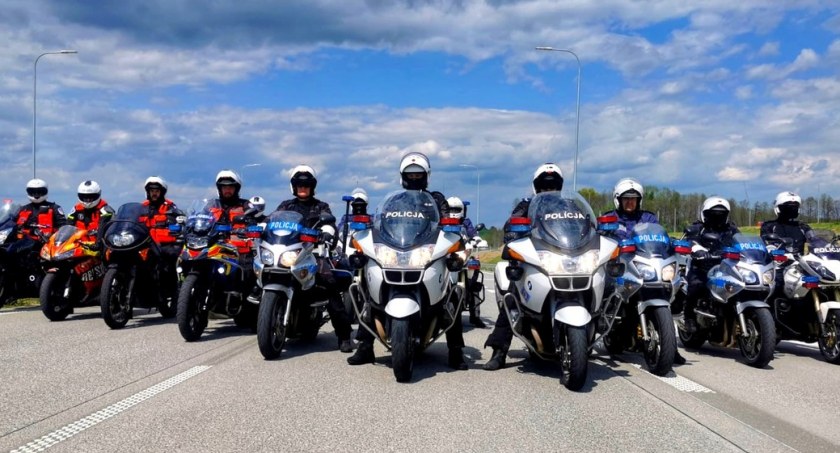 Policjanci i ratownicy doskonalili jazdę motocyklem [FOTO+VIDEO]