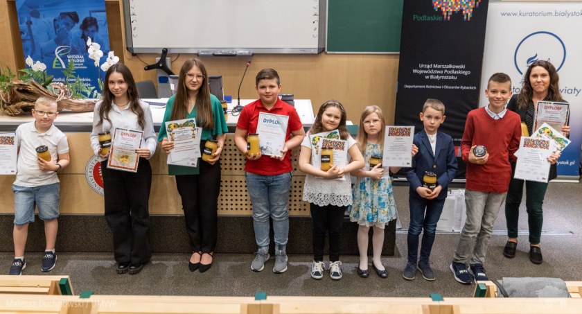 Anna Zambrzycka z SP w Rutkach-Kossakach na pierwszym miejscu wojewódzkiego konkursu plastycznego [FOTO]