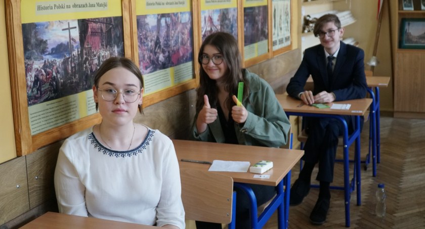Ósmoklasiści mierzą się dzisiaj z matematyką [FOTO]