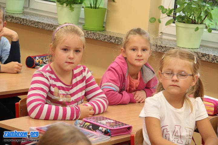 Jak sześcio- i siedmiolatki adaptują się do roli uczniów [foto SP5]