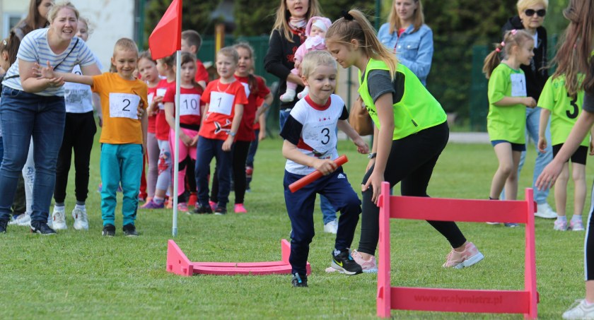 Lekkoatletyczne zmagania przedszkolaków o Puchar Wójta Gminy Zambrów [FOTO]