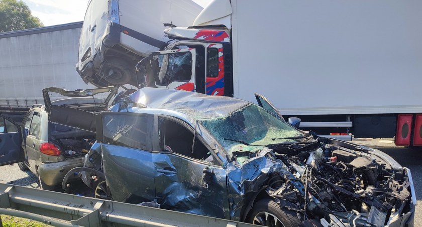 Karambol na S8. Droga w kierunku Warszawy całkowicie zablokowana [FOTO+VIDEO]