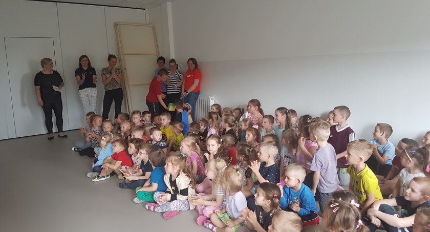 Młodzi artyści z SP3 wystąpili w Przedszkolu Samorządowym [FOTO]