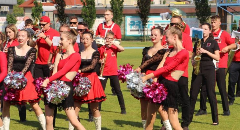 Orkiestry dęte zagrały na stadionie - zobacz film [VIDEO]