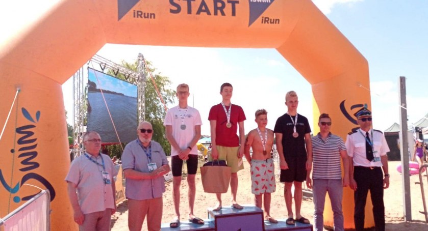 Bracia Balkiewiczowie z medalami na zawodach pływackich [FOTO]